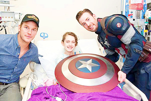 charlesxxerik-deactivated201508: Chris Evans and Chris Pratt surprised kids at Seattle Children’s.