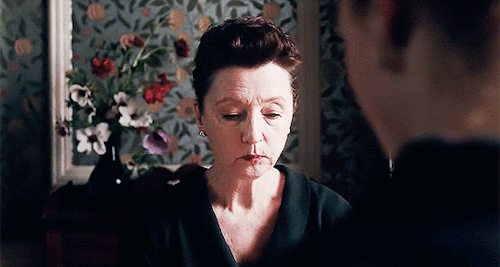 queenoftherebels:Lesley Manville and Vicky Krieps in ‘Phantom Thread’ (2017)