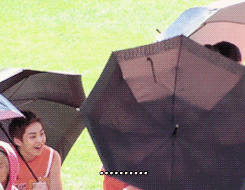 exoturnback:  baekhyun, the umbrella, the struggle 
