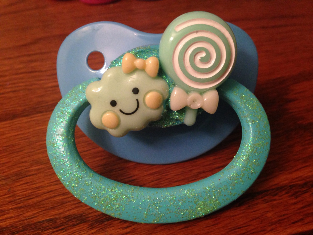 littlebabybigplaypen:  I hope you like these! 🙈🎀  (www.littlebabyBigPlaypen.storenvy.com)