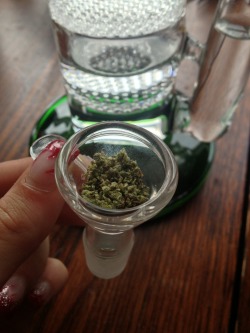 thc-thehappychemical:  I loved this bong