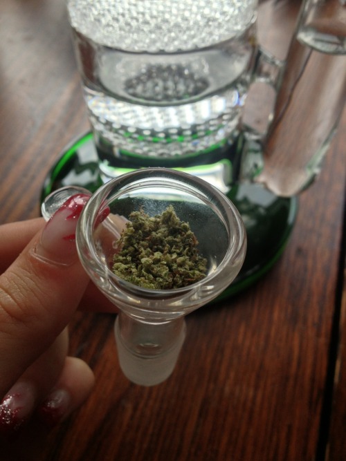 thc-thehappychemical:  Packed a bowl c: 