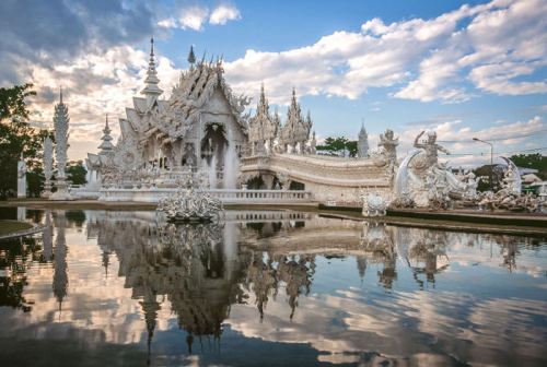 talkdowntowhitepeople: tailsofwonders: A fantastic tour of White Temple in Thailand - the craziest b