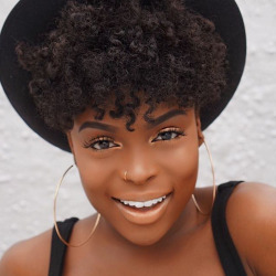 naturalhairqueens:  her skin is so beautiful, so is her hair and her smile 