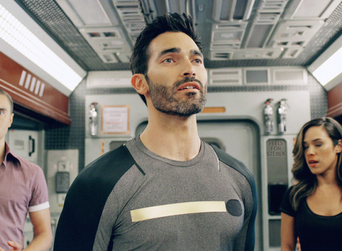 feelsforsterek: Tyler Hoechlin as Ian Yerxa in Another Life: Across The Universe (S01E01)