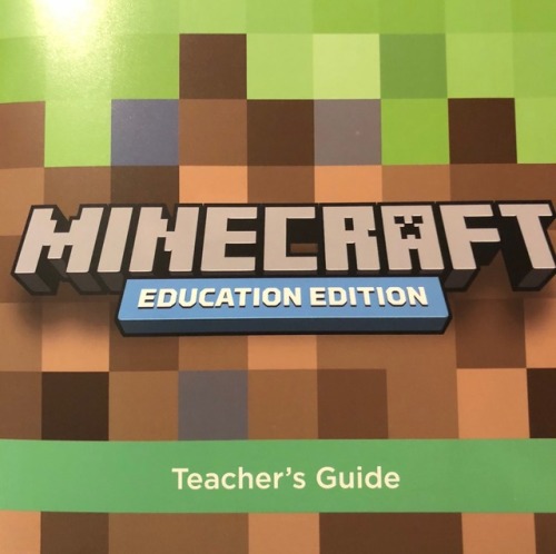 Minecraft Education Edition får stadig nytt innhold og flere funksjoner, på Microsofts stand på BETT