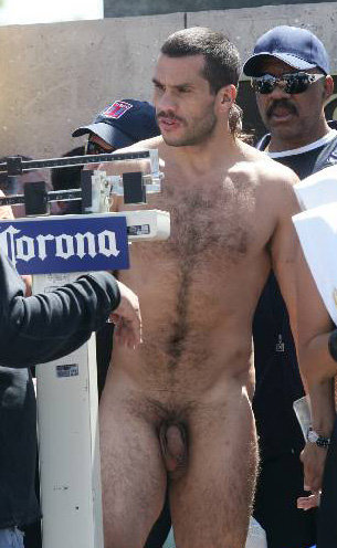 relads: sportsmennaked: Hugo Hernan Garay Has no shame getting naked for a weigh in… Follow L