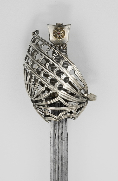 historyarchaeologyartefacts: Basket-hilted broadsword (107 cm, 1,3 kg), Italy (Venice) [1470x2250]