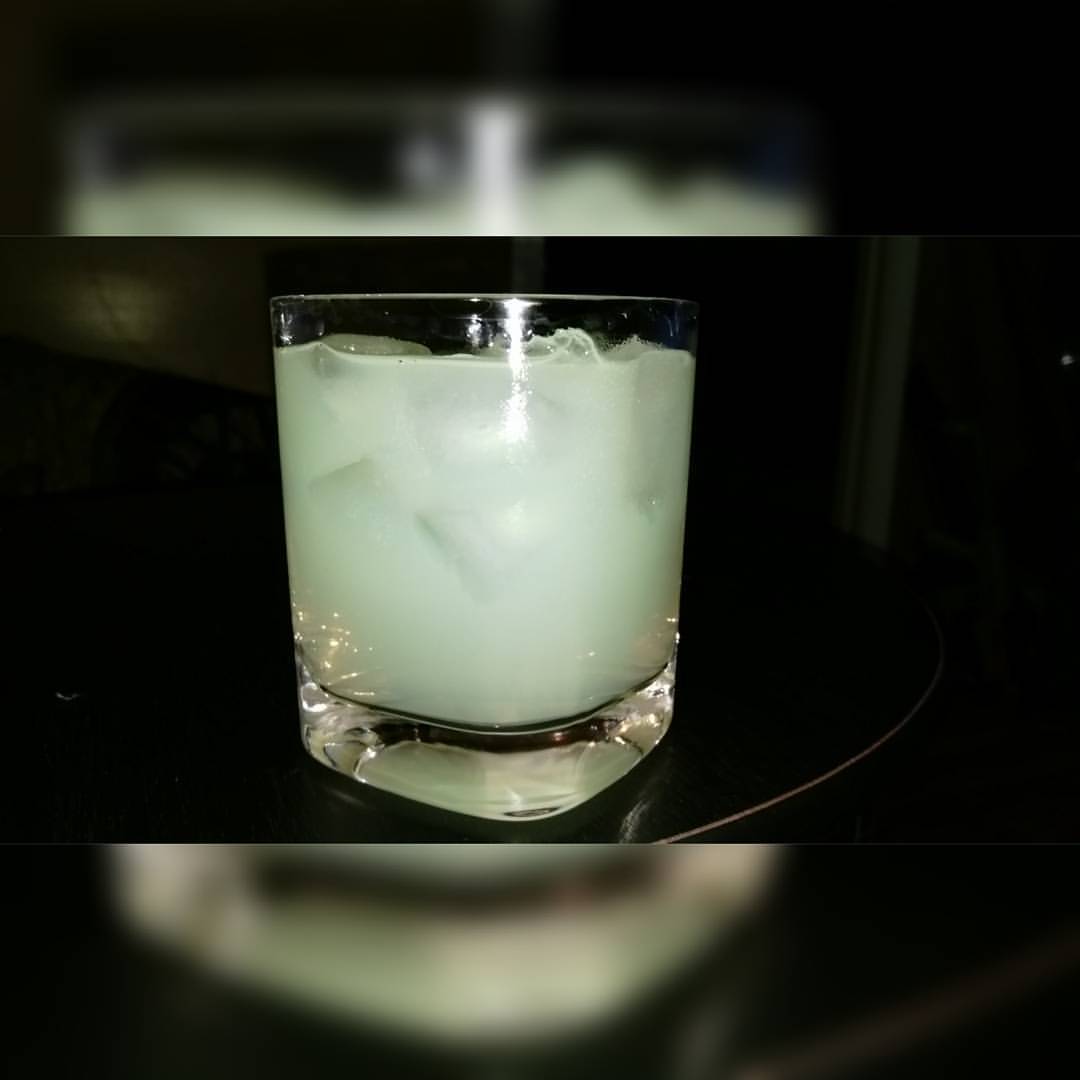 And the first drink of the evening is! Absinthe!! 😍💚💫 Now what to watch?