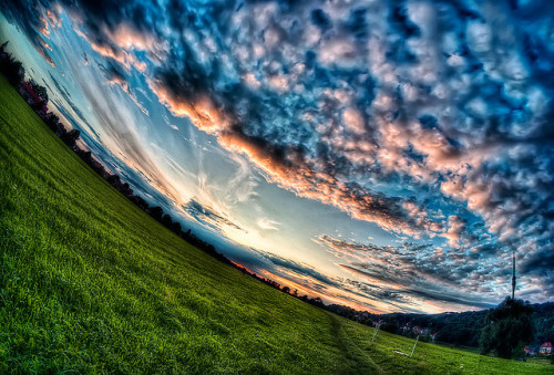 Curvy sunset by ill-padrino www.matthiashaker.com on Flickr.