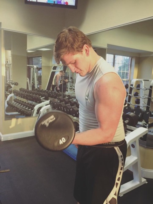 bloatmeup:Boy from my high school looks like he’s building up some muscle, but I’m looki