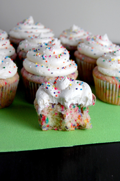 foody-goody:  Gluten Free Funfetti Cupcakes (Em The Baker)