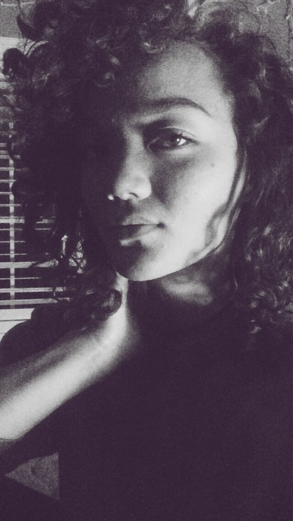 woodenlanterns: Feeling fierce tonight. I miss my curly hair