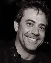  Jeffrey Dean Morgan - Smiles 