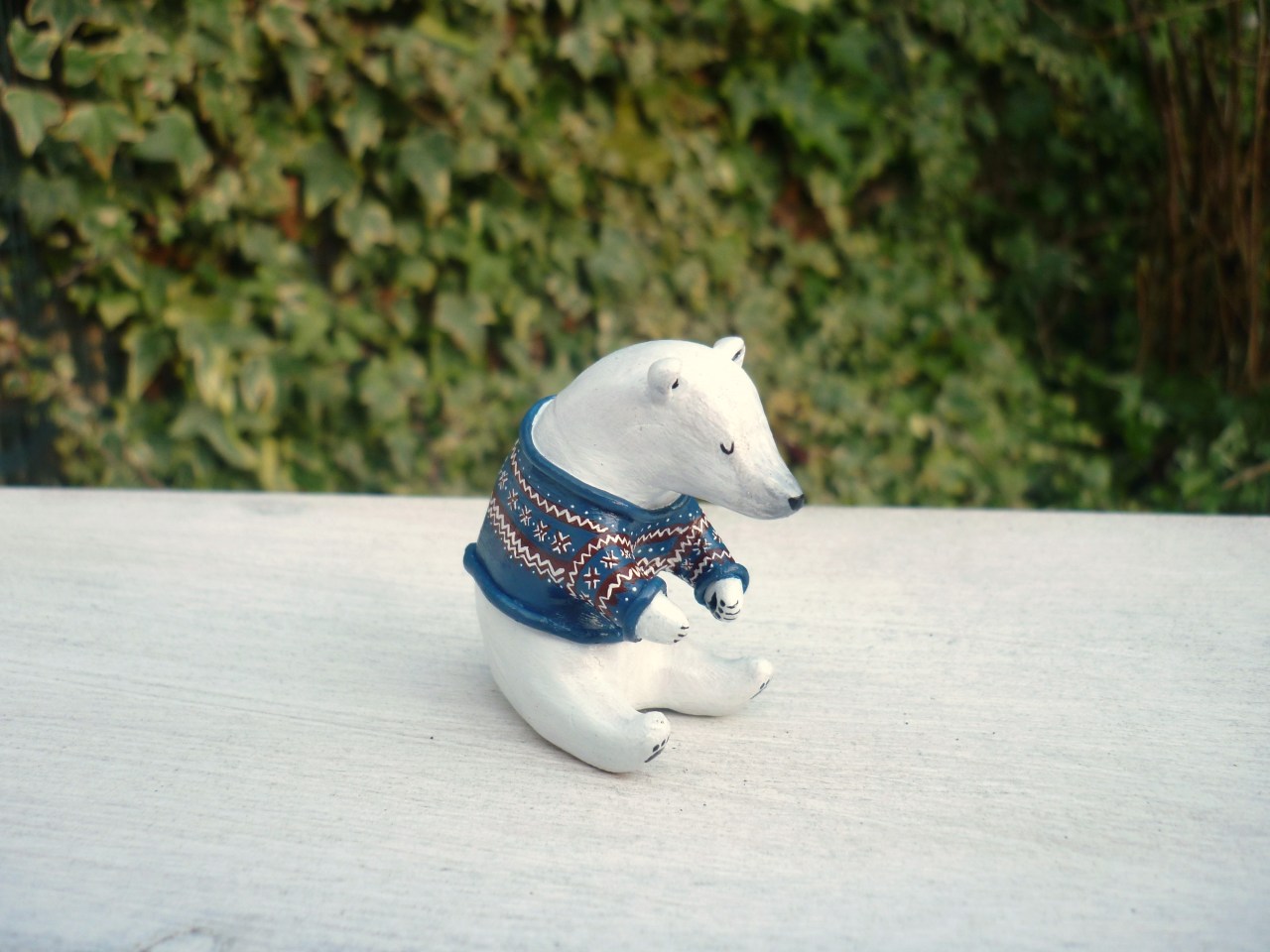 inklingsthings:A cosy polar bear! I’m adding more animals to my shop this week 💕