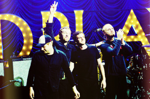 this-guy-v8dau: coldplaygraphics: Coldplay @ Storytellers 2005  :’))))))