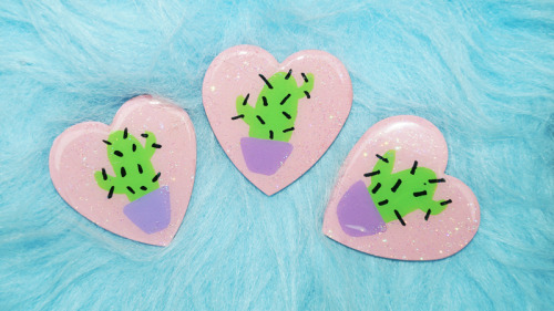 crybabyclubetsy:pink CACTUS glitter heart brooches xo Perfect for a green fingered friend! (…who i