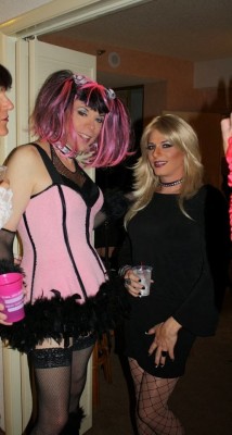 sensualcrossdressers:  The girl on the right, wow. xx 