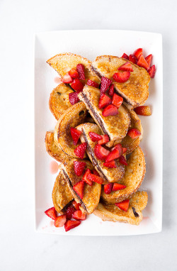 ilufood:  Nutella Stuffed French Toast with Macerated Strawberries 