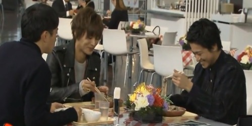 amy128:That moment when you saw Oguri Shun and Fujigaya Taisuke hanging out in the cafeteria…