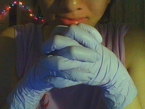 https://gloveslover.tumblr.com/post/164336845738