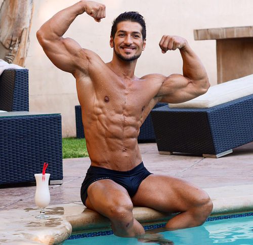 beautifulmengaypics:  Enjoy my archives at: http://BeautifulMenGayPics.tumblr.com/archive and http://GayComicsAndMore.tumblr.com/archive