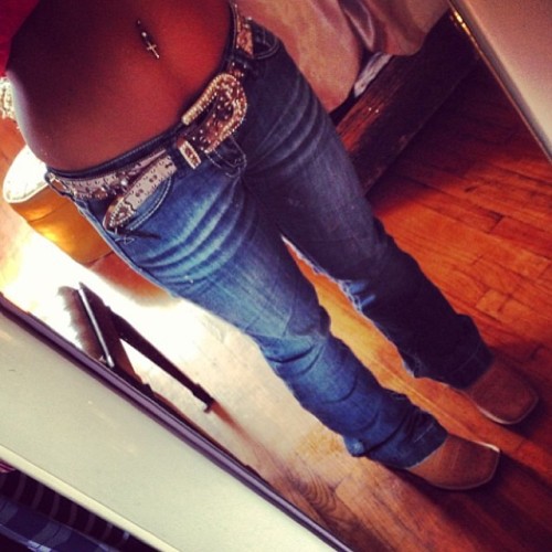 jeanswithbelts:Nice belt!