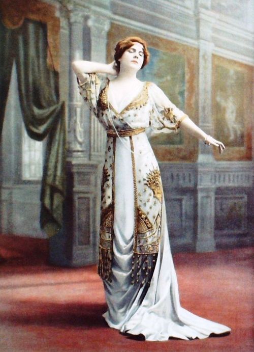 sydneyflapper: Afternoon gown and Ball gown by Paquin, 1909, as depicted in Les Modes