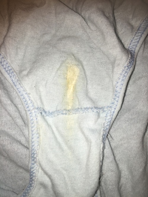 estebanhazit:  GFs moms cotton panties! Strong porn pictures