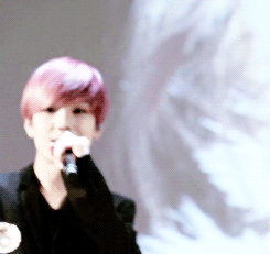 jelleu:  Zelo performing Vintage at Song Jieun’s showcase  