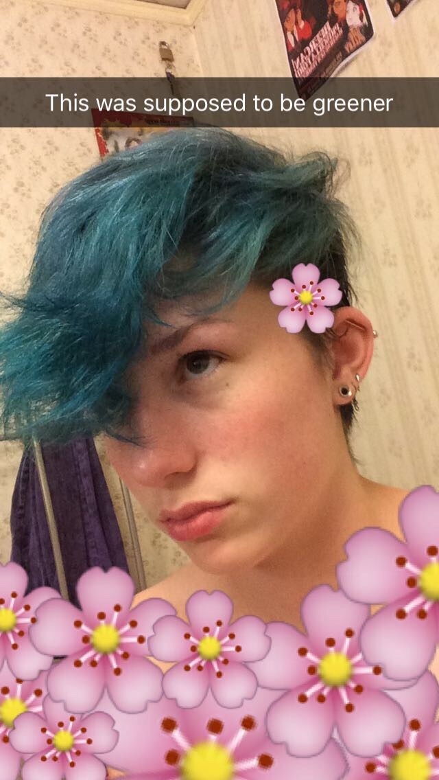 bloodrelations-andbricks:  I tried getting my hair color to match a vinyl and failed