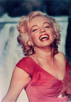 69shadesofgray:  Marilyn Monroe had a stutter. Click her to find out what else you never knew about her! 