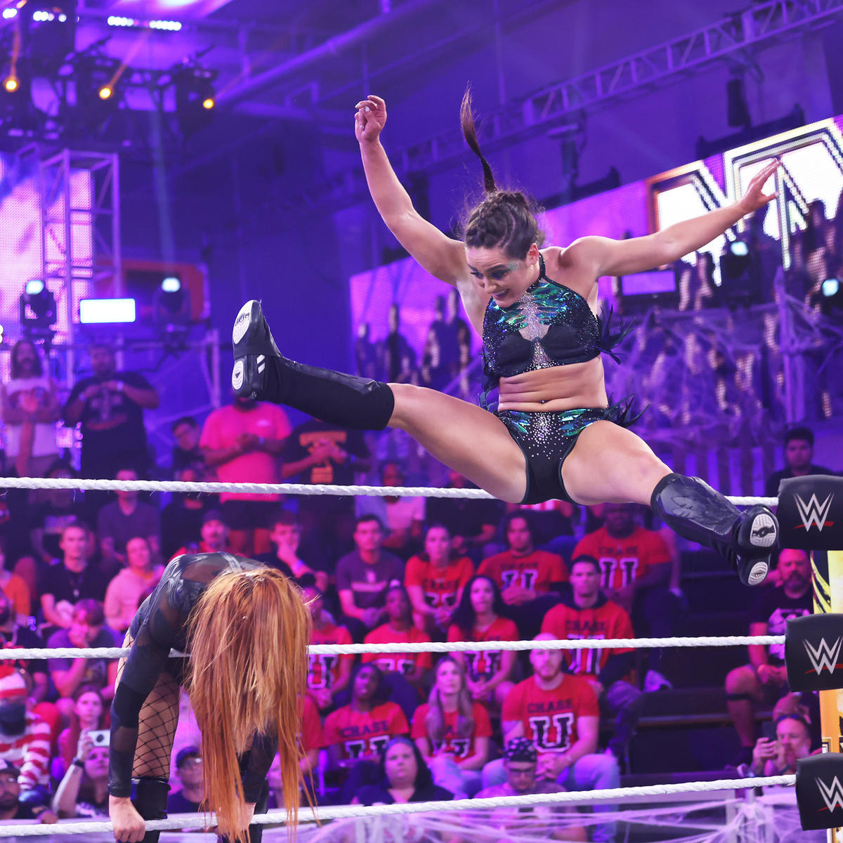 Lyra Valkyria Beats Becky Lynch, Wins NXT Women's Title On NXT Halloween  Havoc