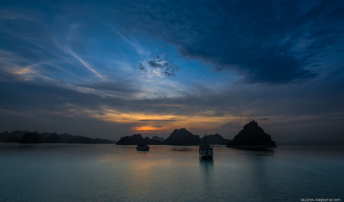 faustinepau:(via Sous l’objectif … - Vietnam. Partie 1 baie d’Halong:. Une variété de formes et de