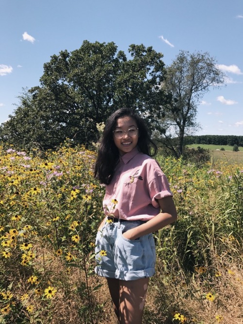 just saying hi to the flowers ig: @annnie.ma 