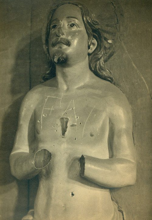 absurdonio:Religious sculptures damaged during the Spanish Civil War in Toledo. Photographer: Pelayo