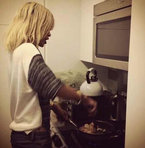 Happy Thanksgiving TB &amp; RN! I wonder if Rihanna is throwing it down in the kitchen today and if 