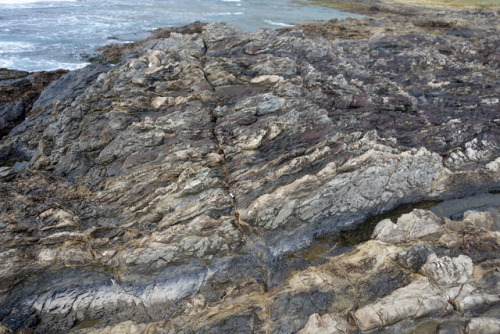 somethingweirdisawtoday:The rock formations on Harutahama Beach are fascinating. The layering, the d