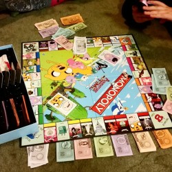 theunicornkittenkween:  satanicspacecat:  Alchohol and monopoly is a really good combo. With the baaaabes @braindead666, @missemilybones and @ihitthings84 🍹🍻🍸  So jelly! I totally have this particular game on my birthday wishlist! *dreams of