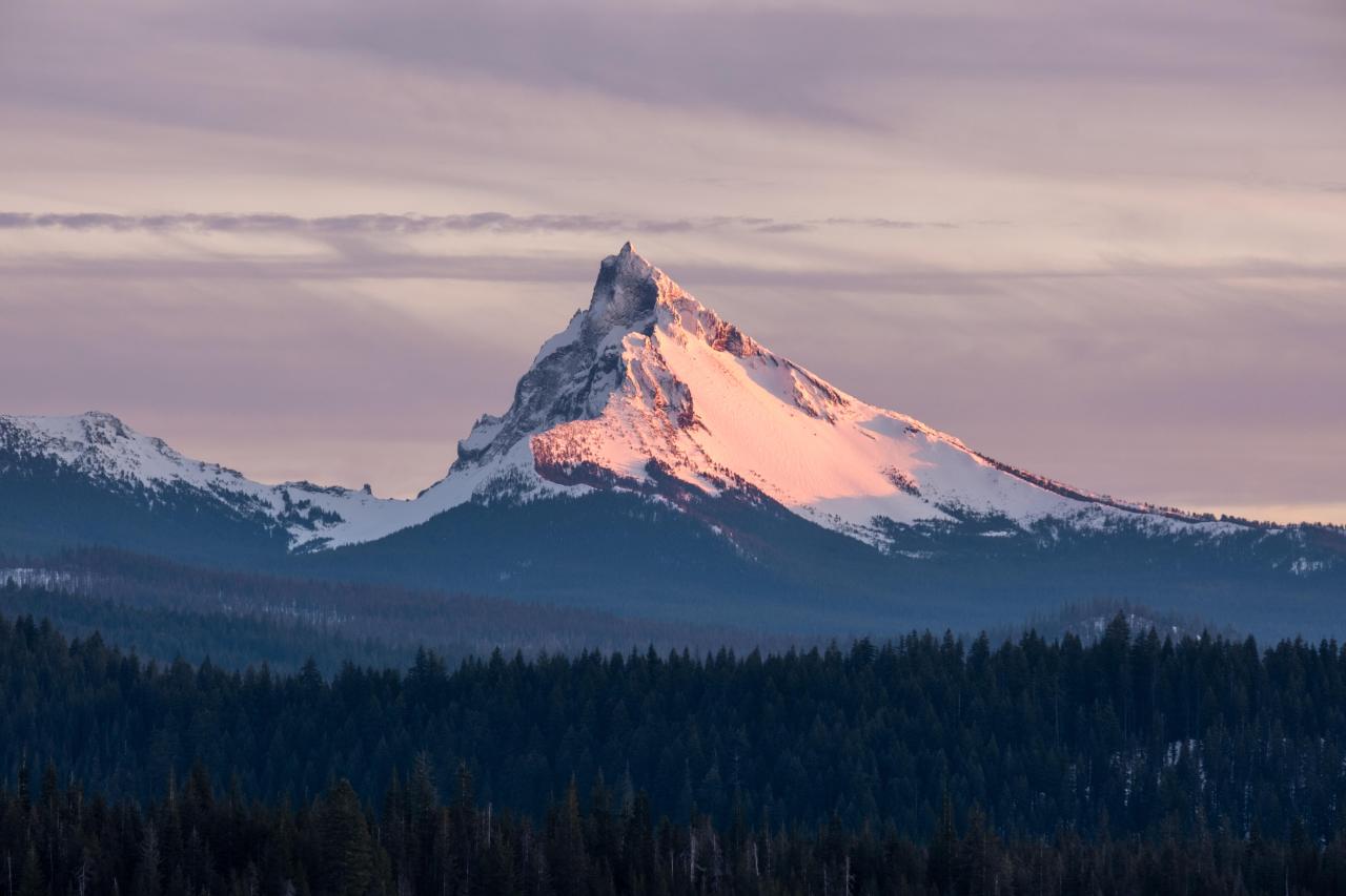 The Lonely Mountain - Mt. Thielsen, OR [OC] [6240x4160] #earth#images#earth pictures #I love earth  #earth is awesome