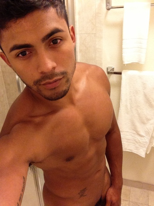 betomartinez:  Pornstar Ricky D for Latinboyz.  Shown here in some selfies.  Beto’s