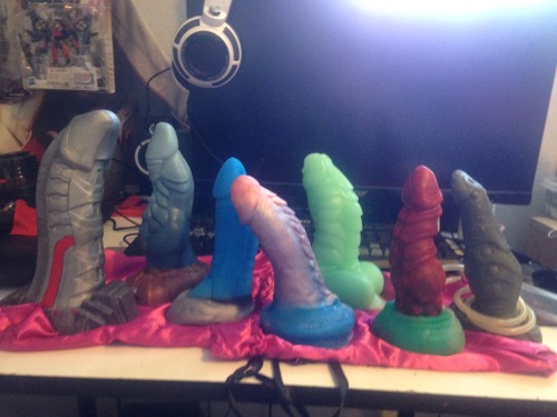 killveous:tentabeast:Family photo. Lol. From left to right:“Ultron” Medium Android /soft -Exotic Ero