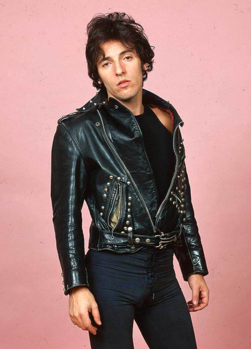 soundsof71:

Bruce Springsteen, 1978, by Lynn Goldsmith, my edit of original via gq. (Definitely Lynn’s jacket. Maybe her pants?) 
