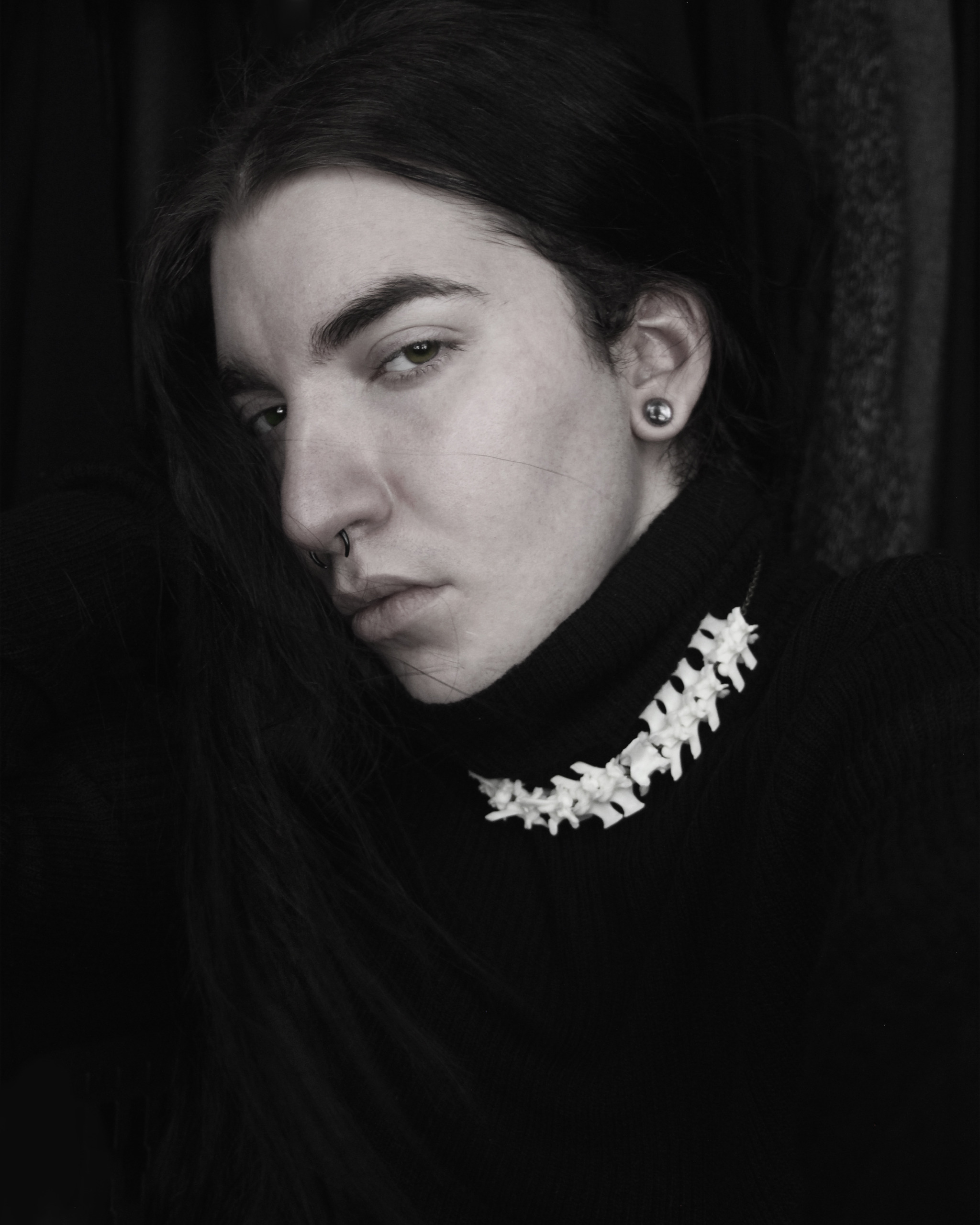 ᴠᴇʀᴛᴇʙʀᴀᴇ I somehow haven’t shared this necklace Skog added to my collection last Yule season. Knowing of my affinity for snakes and that I collect vertebrae pieces, this was the perfect gift.[he/him] |  IG: Nekromancy
