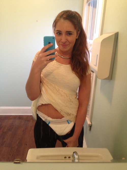badlilblubunny:  Diapered selfies from the dentist office today.