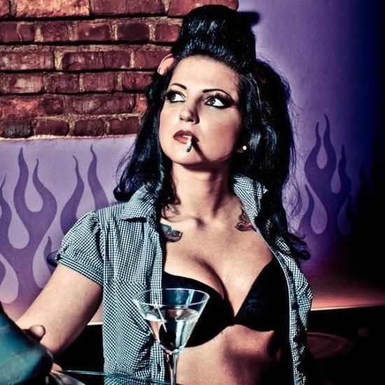 alternative-pinup:  Alternative Pinup girlPinup girl Twitter
