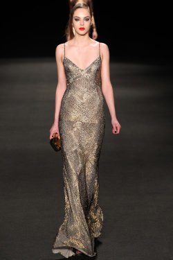 nadaxprada:  nottverychanel:  Monique Lhuillier