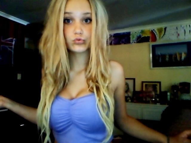 bigboobed-amateurhour:  Blonde busty teen 