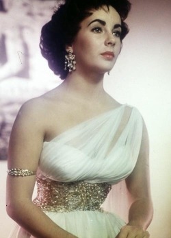 theniftyfifties:  Elizabeth Taylor  