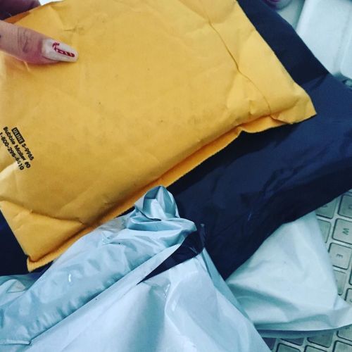 To all my fans I just wanna say how thankful I am for all the gifts, letters and cards from u everyday I go to the mailbox and smile thanks for making my day 😘👌💯 #wishlist love u guys http://ift.tt/1ZC2Adk by amyanderssen5